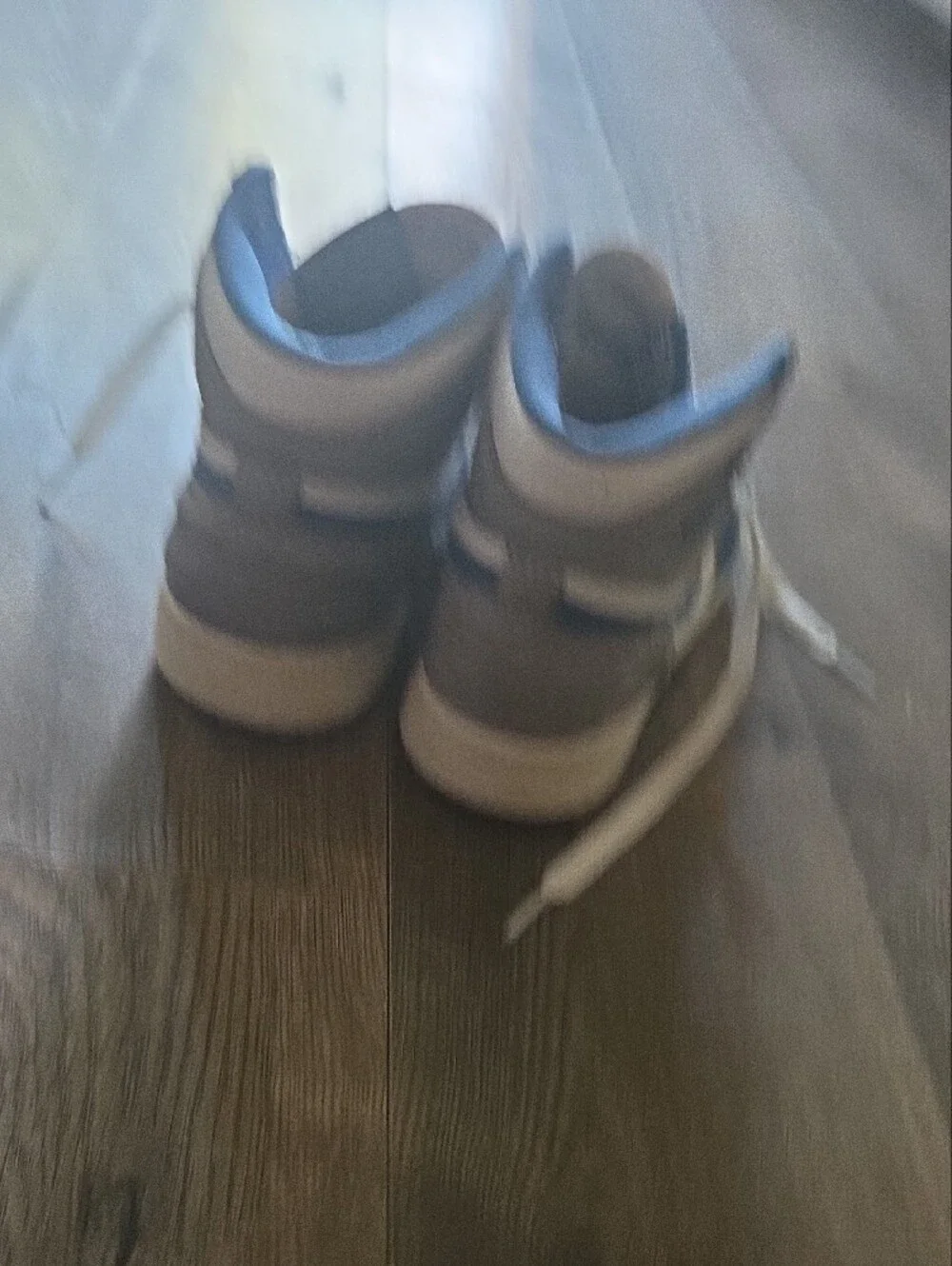 Boys High-Top Nike in White and Blue - Boys Sizs 5
